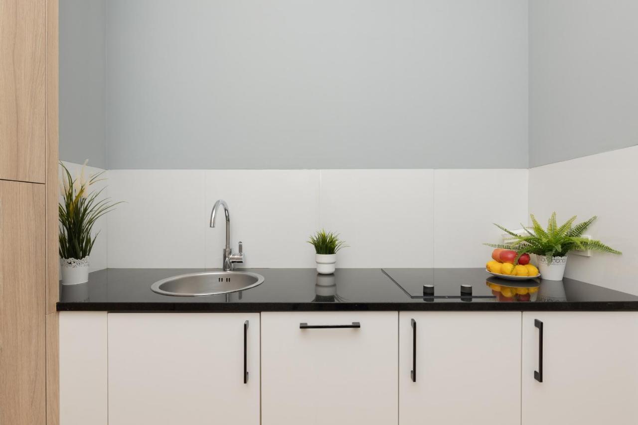 Wola Pet-Friendly Apartments With Ac Slawinska By Noclegi Renters وارسو المظهر الخارجي الصورة