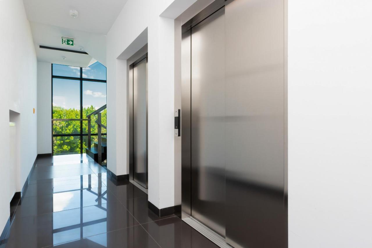 Wola Pet-Friendly Apartments With Ac Slawinska By Noclegi Renters وارسو المظهر الخارجي الصورة
