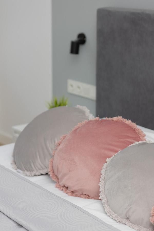 Wola Pet-Friendly Apartments With Ac Slawinska By Noclegi Renters وارسو المظهر الخارجي الصورة