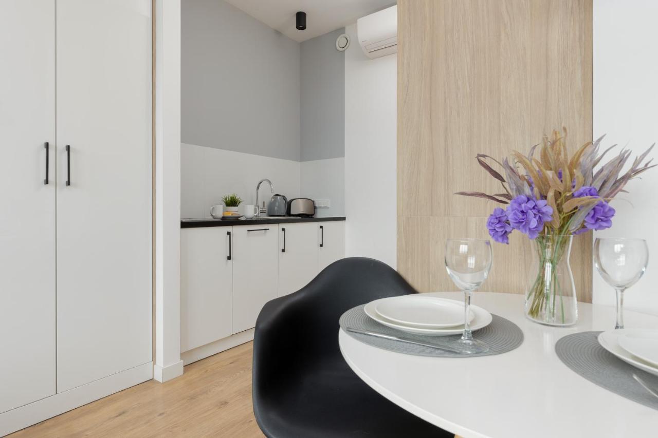Wola Pet-Friendly Apartments With Ac Slawinska By Noclegi Renters وارسو المظهر الخارجي الصورة